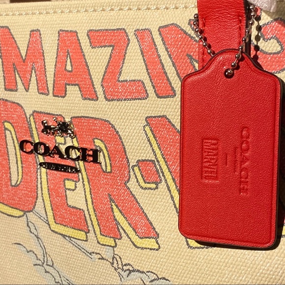 ❗️LAST ONE❗️COACH Spider-Man Canvas Tote Bag - Picture 8 of 14